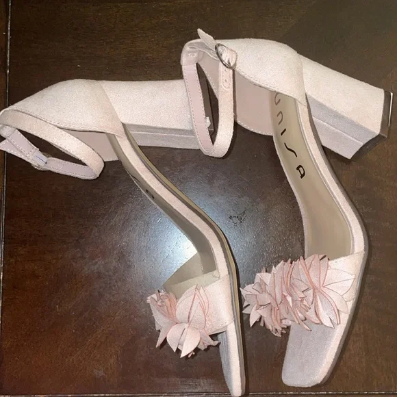 Unisa Block Heel Shoes - Picture 4 of 9